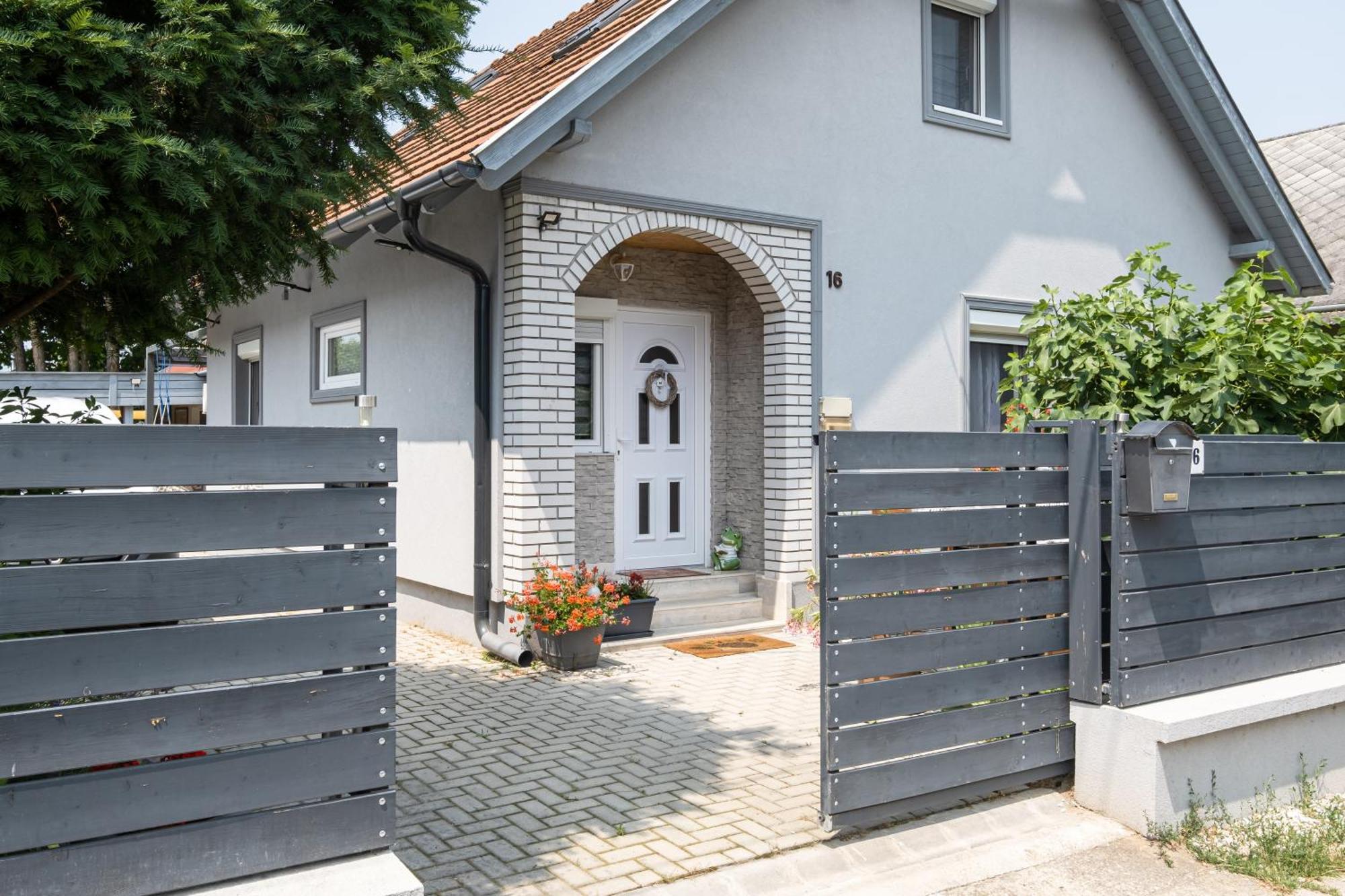 Szuerke Vendeghaz Balatonkenesen Lägenhet Exteriör bild